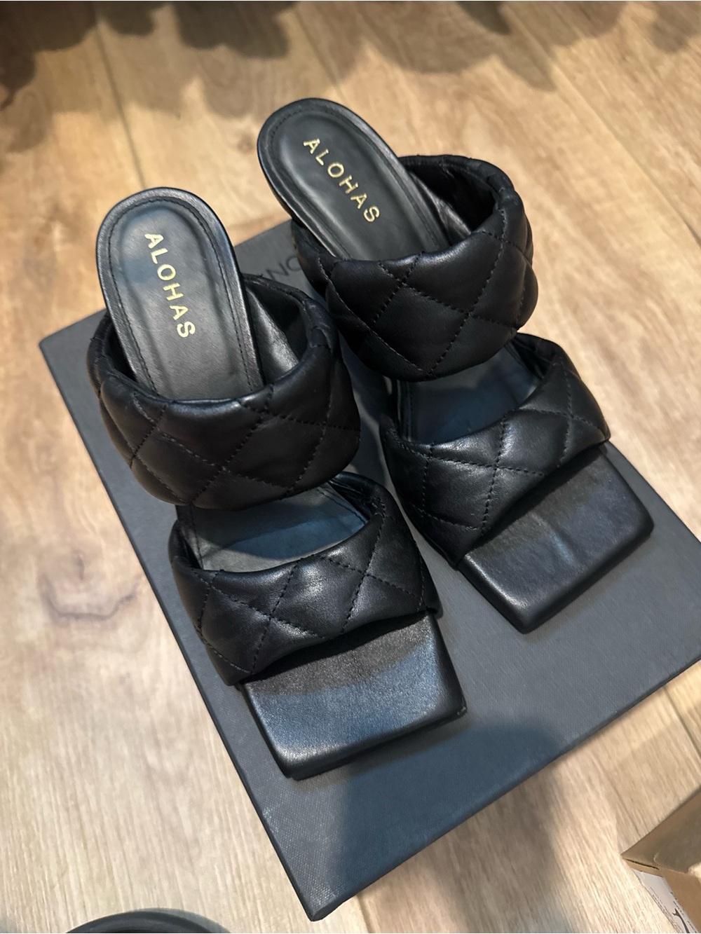 ALOHAS Black Quilted Two-Band Square-Toe Slide Heels
